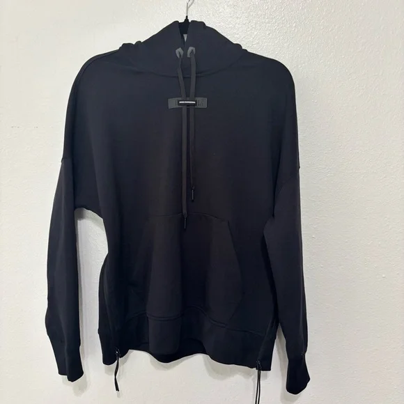 On Cloud Running Hoodie in Black - Picture 6 of 14